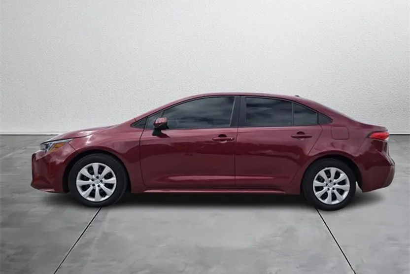 2024 Toyota Corolla LE photo 1
