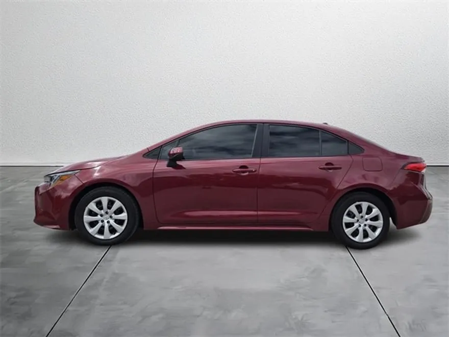 2024 Toyota Corolla LE photo 1