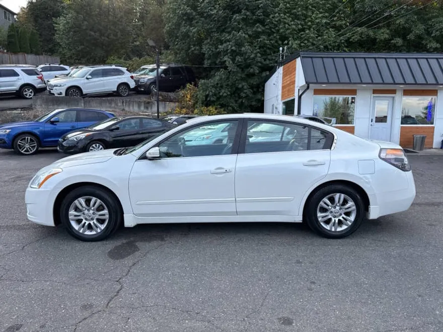 2010 Nissan Altima 2.5 SL photo 1