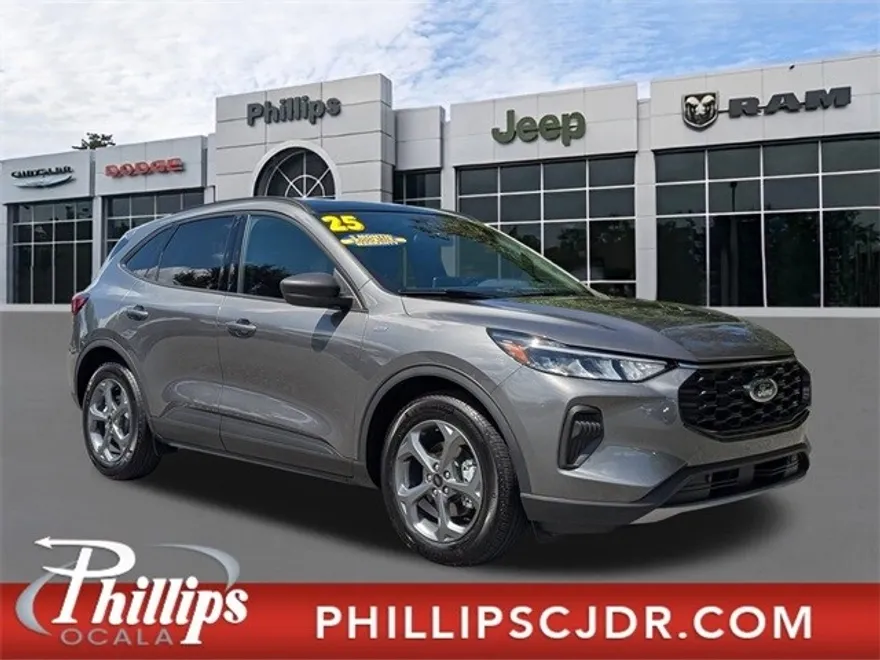 2025 Ford Escape ST-Line photo 1