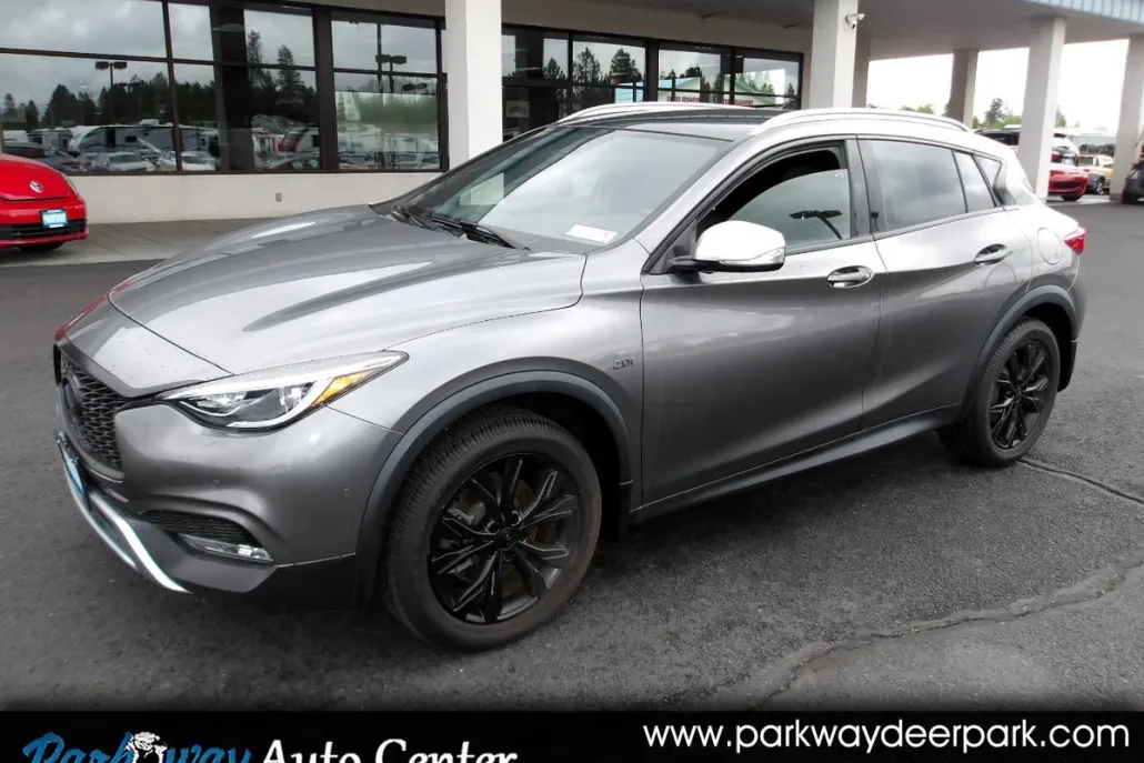 2018 Infiniti QX30 Essential photo 1