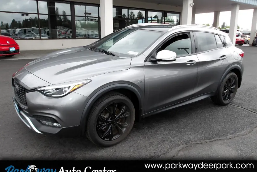 2018 Infiniti QX30 Essential photo 1