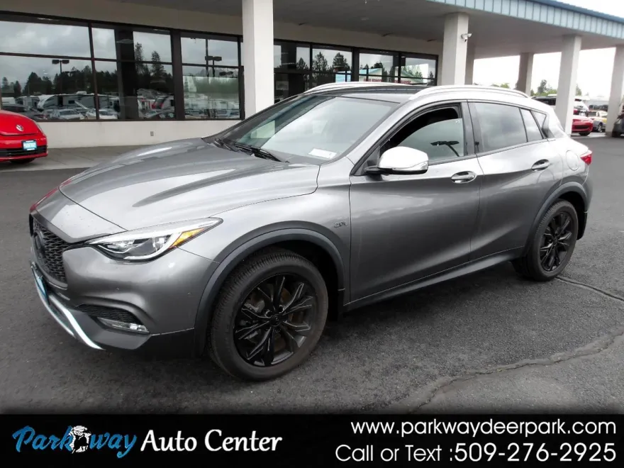 2018 Infiniti QX30 Essential photo 1