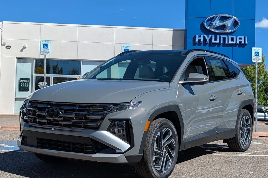 2025 Hyundai Tucson Limited photo 1