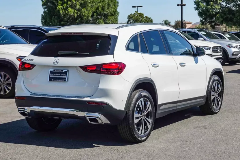 2026 Mercedes Benz GLA 250 photo 1