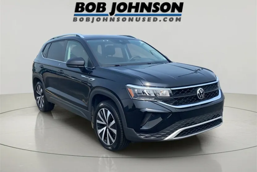2022 Volkswagen Taos SE photo 1