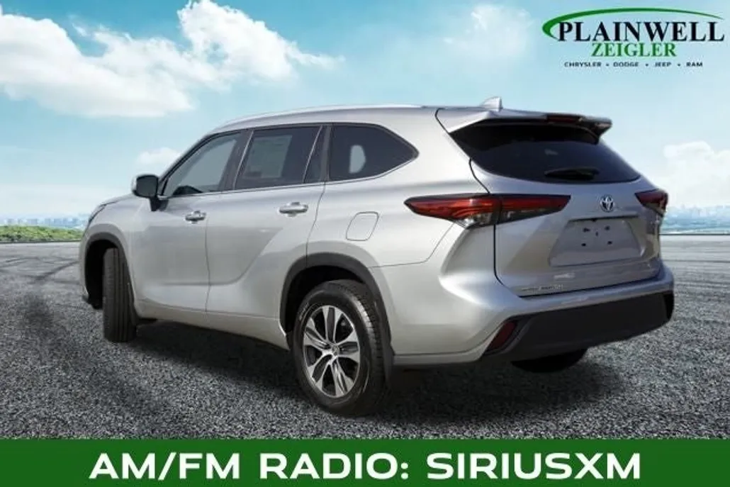 2023 Toyota Highlander Hybrid XLE photo 1