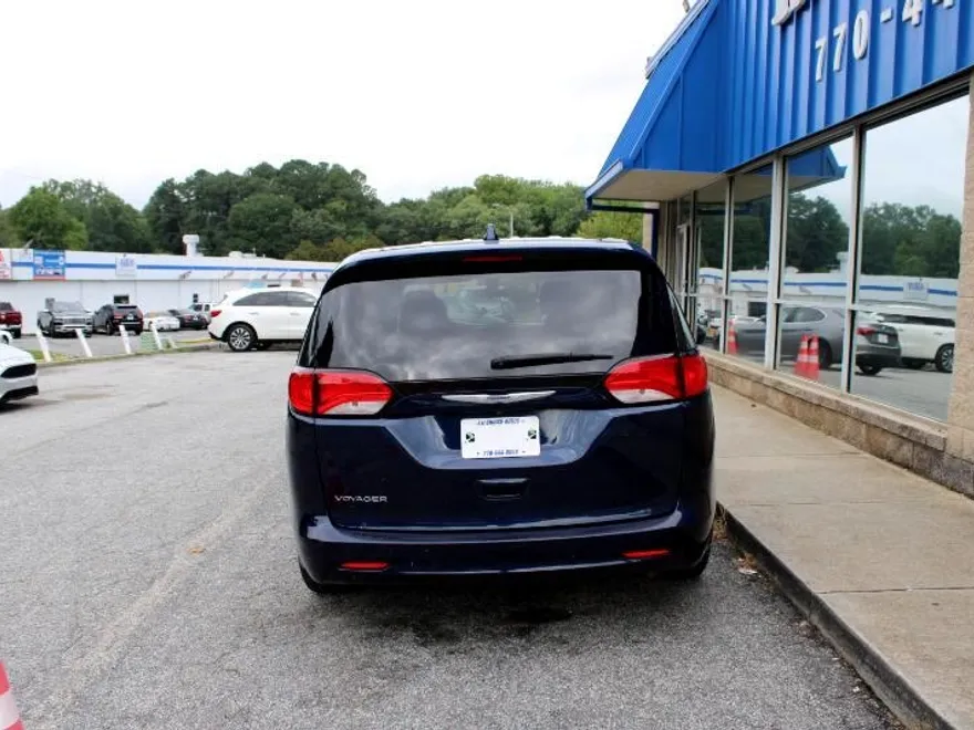 2020 Chrysler Voyager LX photo 1