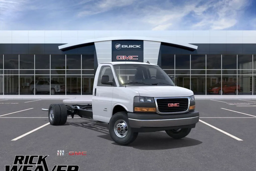2025 Gmc Savana Cutaway 3500 photo 1
