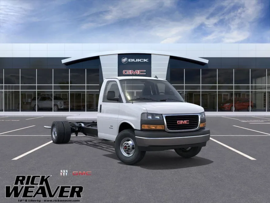 2025 Gmc Savana Cutaway 3500 photo 1