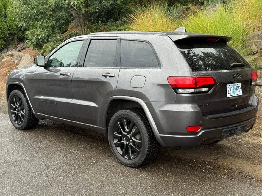 2017 Jeep Grand Cherokee Altitude photo 1
