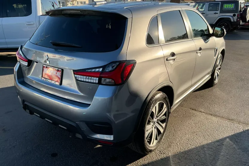 2020 Mitsubishi Outlander Sport SE photo 1