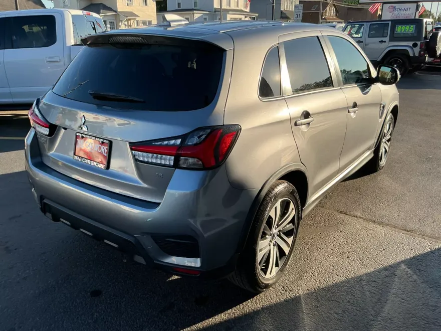 2020 Mitsubishi Outlander Sport SE photo 1
