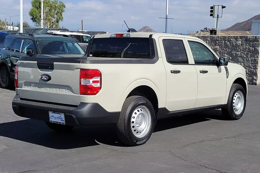 2025 Ford Maverick XL photo 1