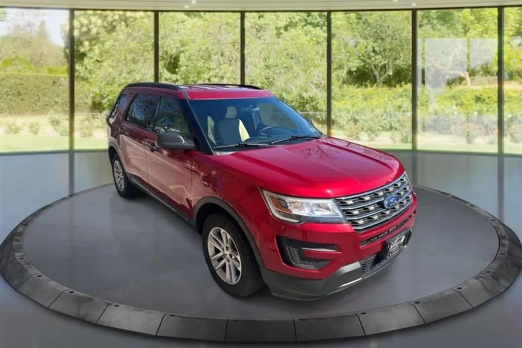 2016 Ford Explorer Base photo 1