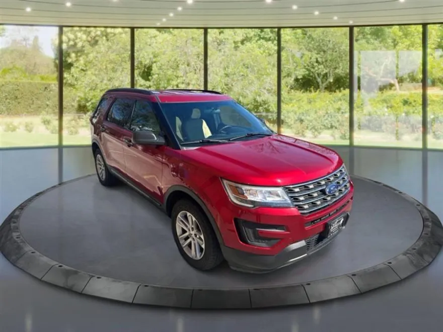 2016 Ford Explorer Base photo 1