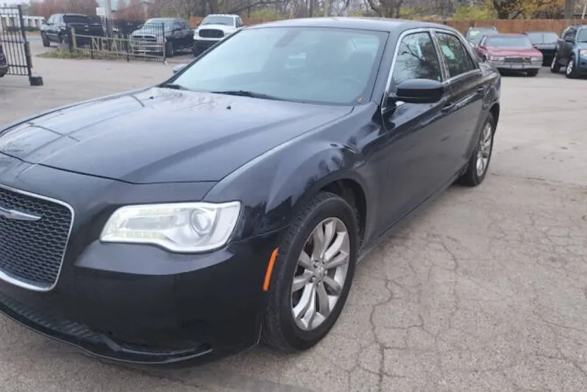 2015 Chrysler 300 Limited photo 1