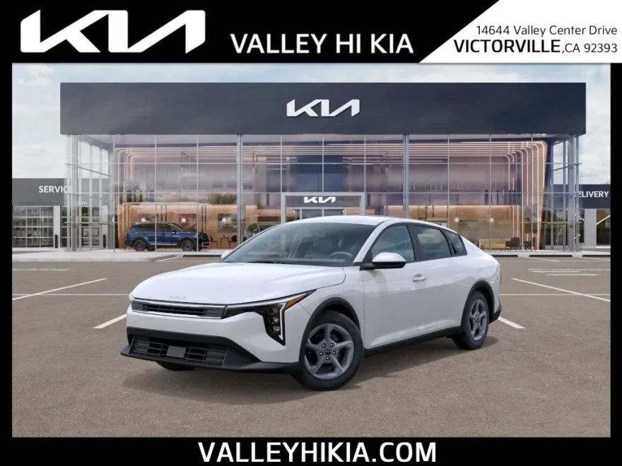 2025 Kia K4 LXS photo 1