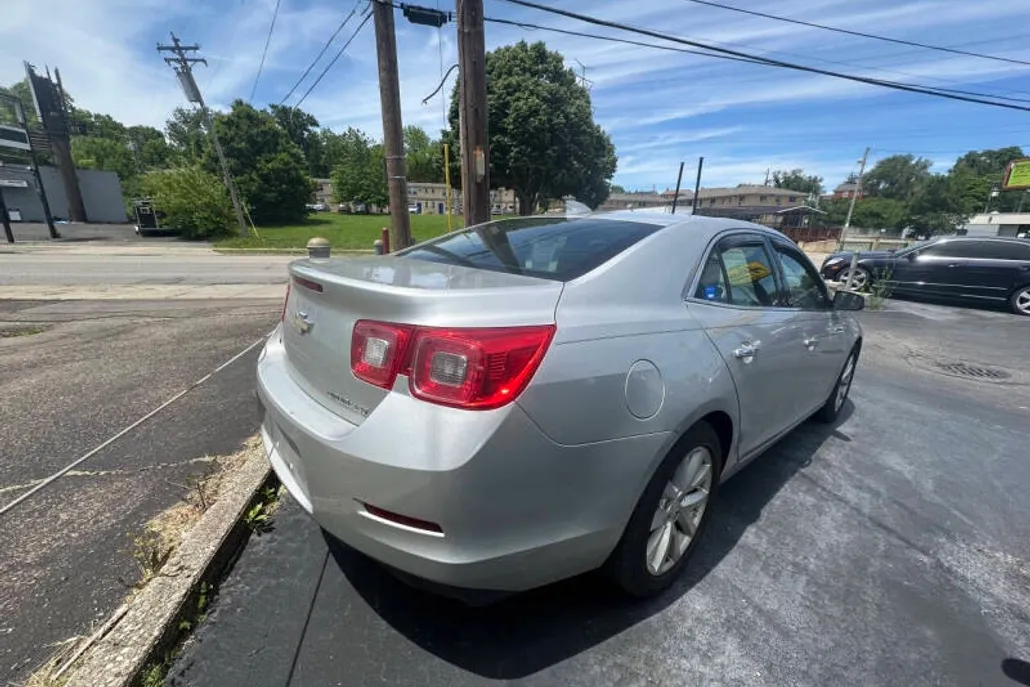 2015 Chevrolet Malibu LTZ photo 1