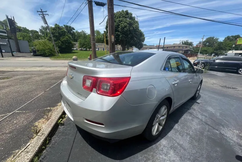 2015 Chevrolet Malibu LTZ photo 1