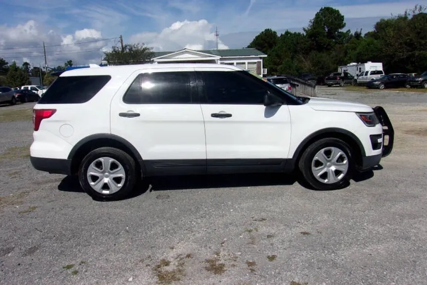 2017 Ford Explorer photo 1