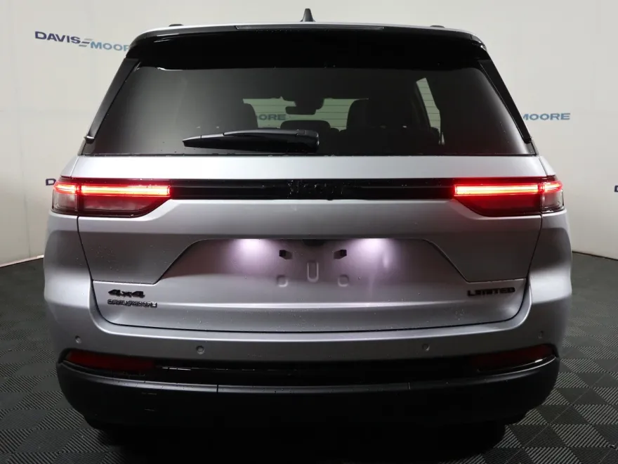 2025 Jeep Grand Cherokee Limited photo 7