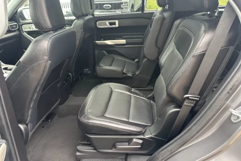 2022 Ford Explorer Limited photo 1