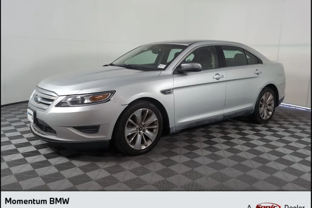 2010 Ford Taurus Limited photo 1