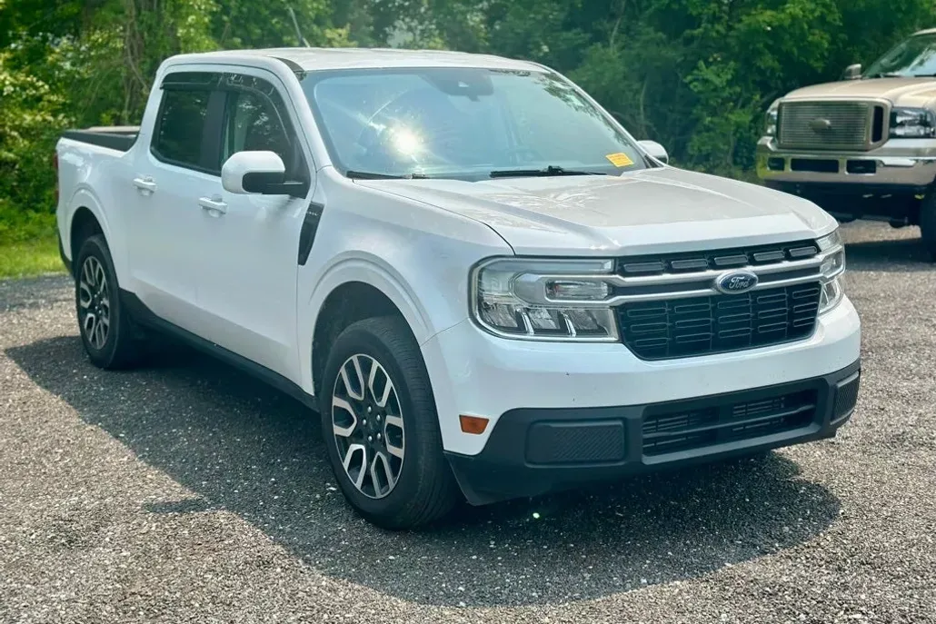 2022 Ford Maverick Lariat photo 1