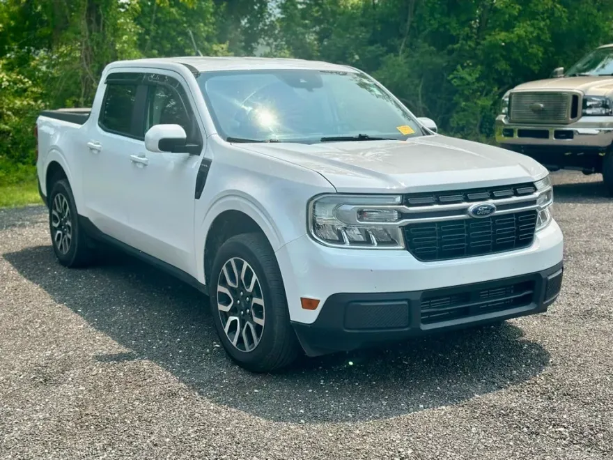2022 Ford Maverick Lariat photo 1