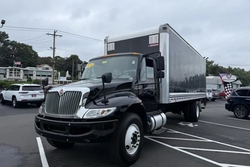 2018 International 4300 DuraStar 4300 photo 1