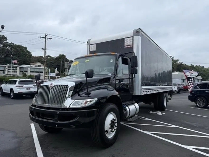 2018 International 4300 DuraStar 4300 photo 1