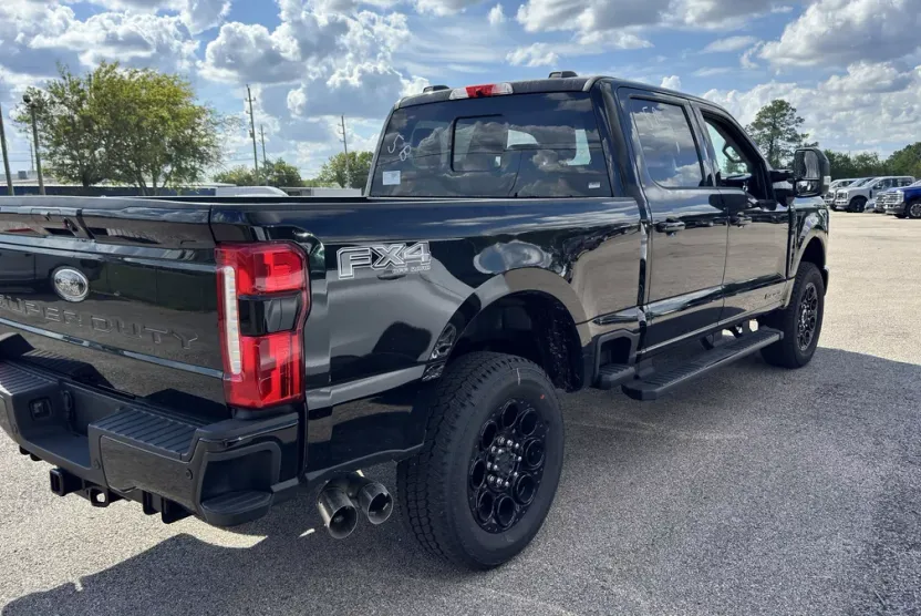 2026 Ford F-250 Lariat photo 1