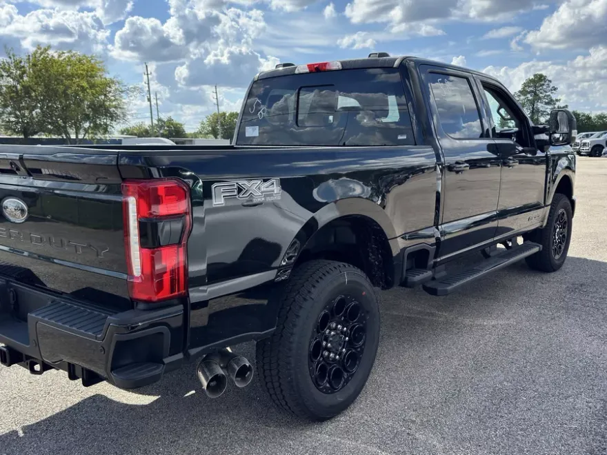 2026 Ford F-250 Lariat photo 1
