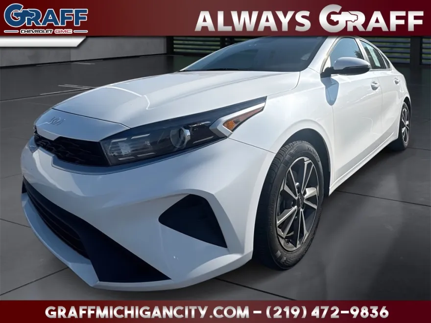 2023 Kia Forte LXS photo 1
