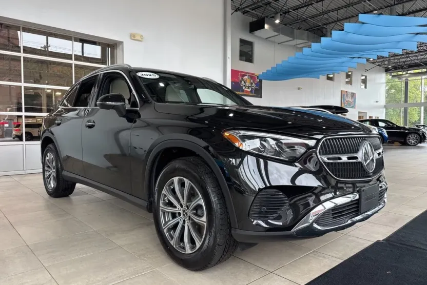 2025 Mercedes Benz GLC 300 4MATIC photo 1
