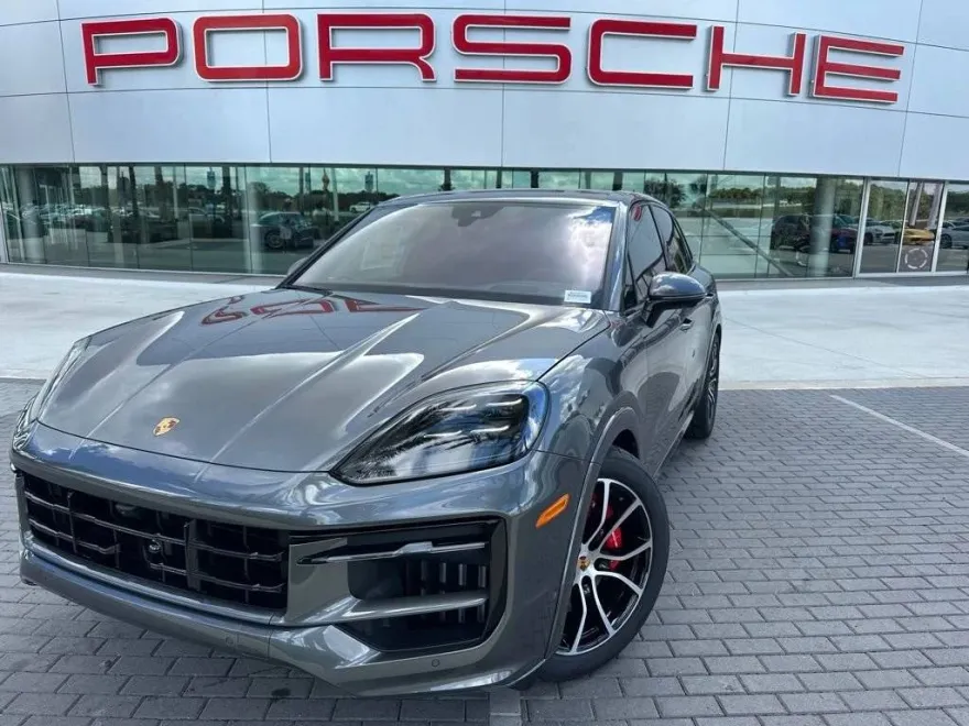 2025 Porsche Cayenne GTS photo 1