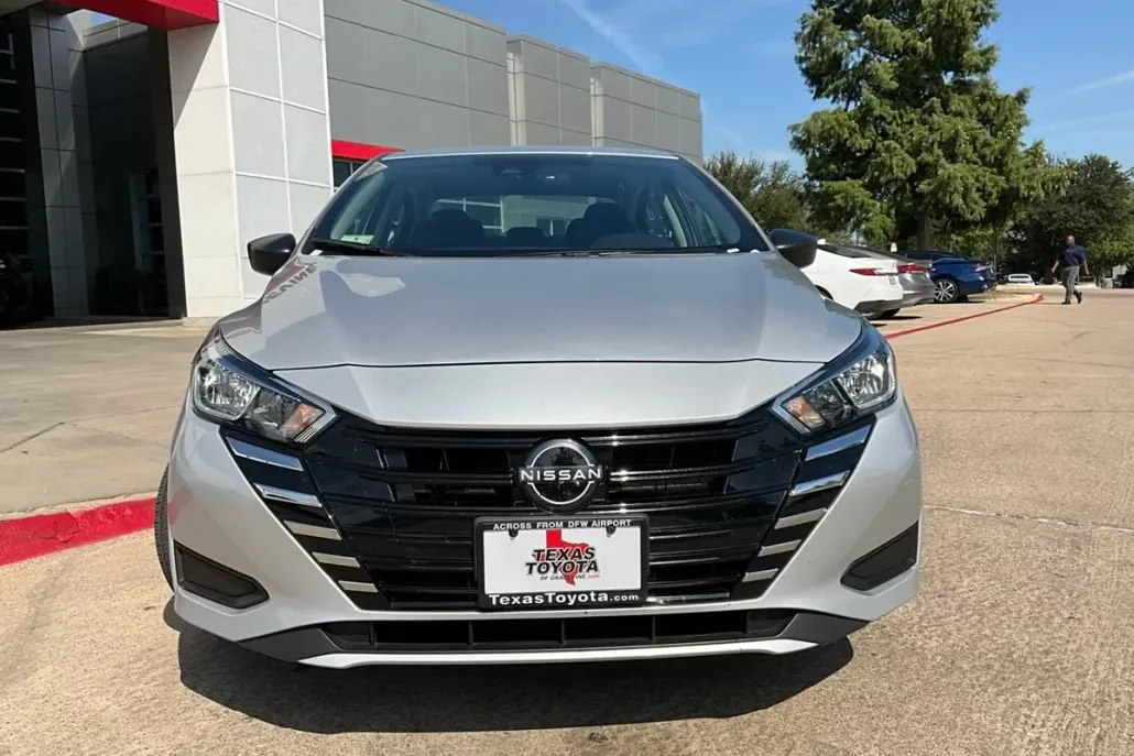 2024 Nissan Versa 1.6 S photo 1