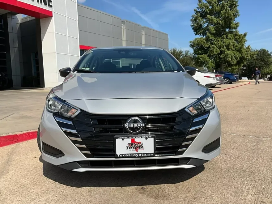 2024 Nissan Versa 1.6 S photo 1