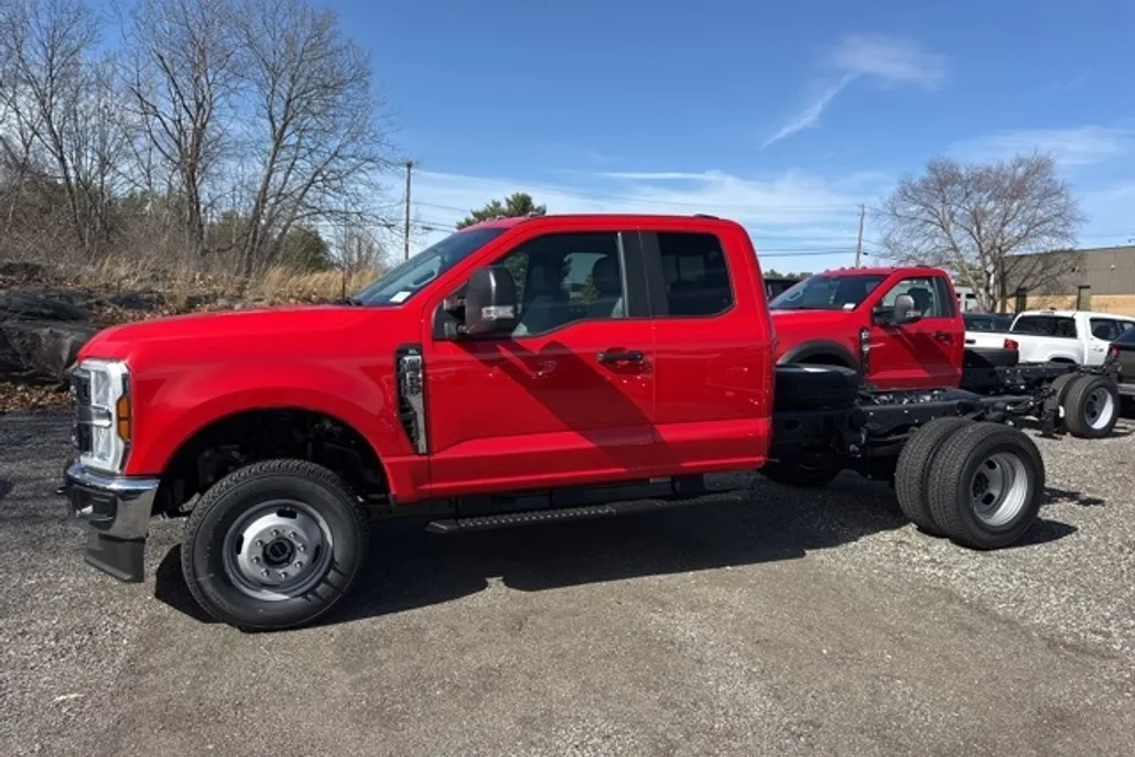 2024 Ford F-350 XL photo 1