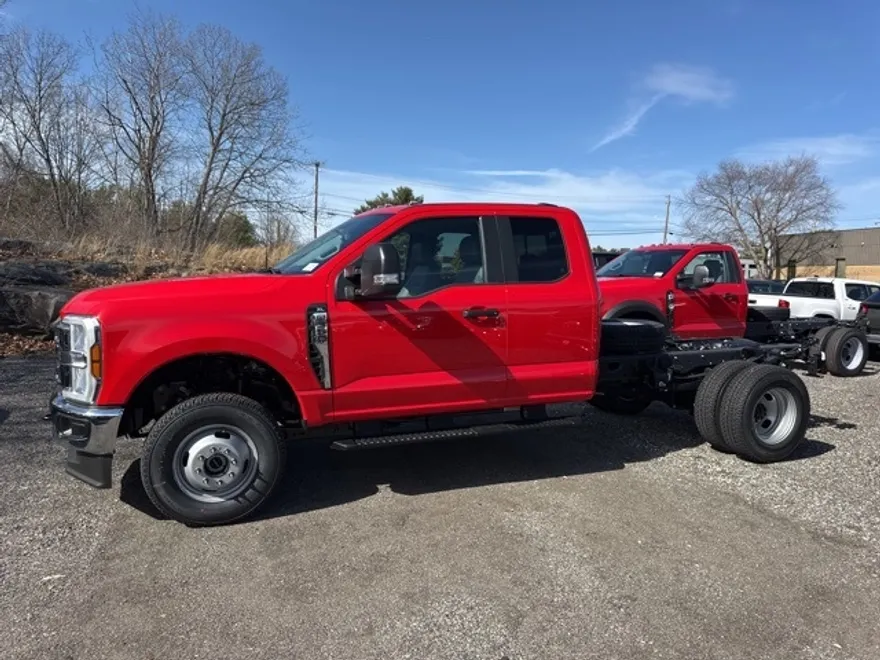2024 Ford F-350 XL photo 1
