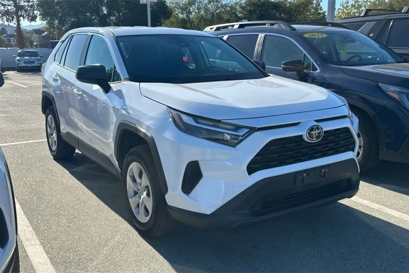 2024 Toyota RAV4 LE photo 1