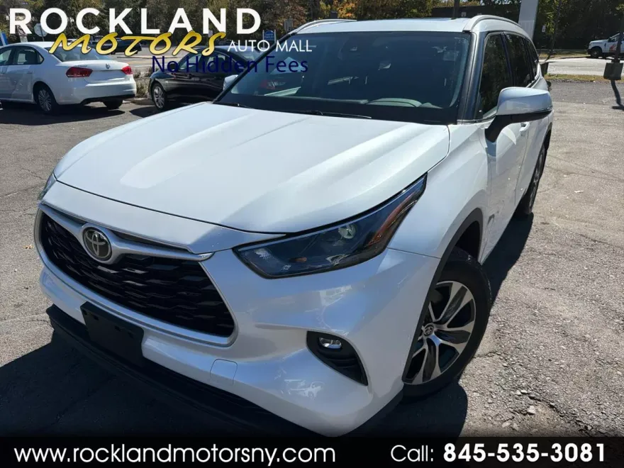 2022 Toyota Highlander XLE photo 1