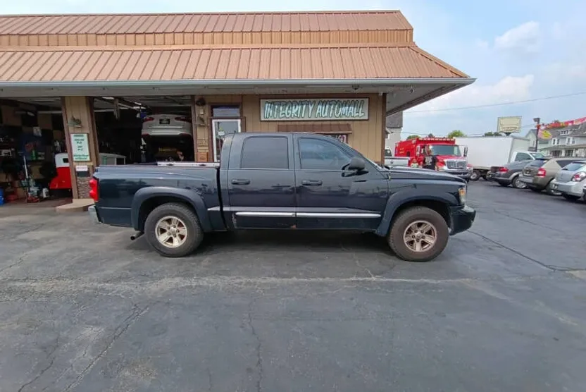 2008 Dodge Dakota Laramie photo 1