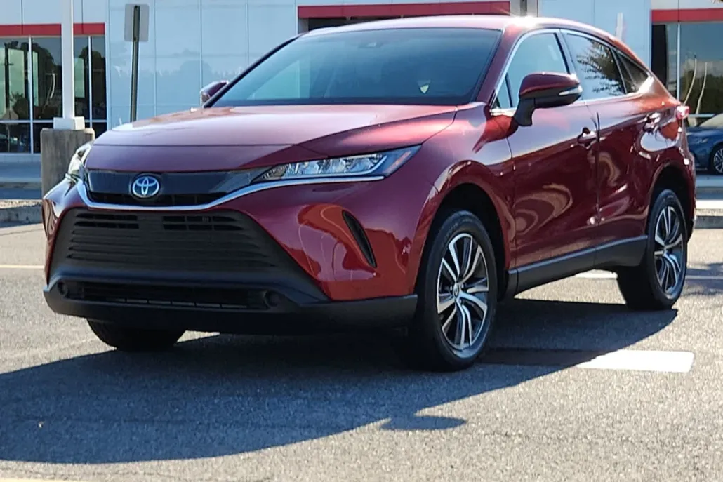 2022 Toyota Venza LE photo 1