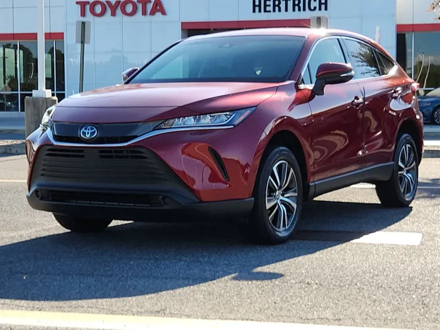 2022 Toyota Venza LE photo 1