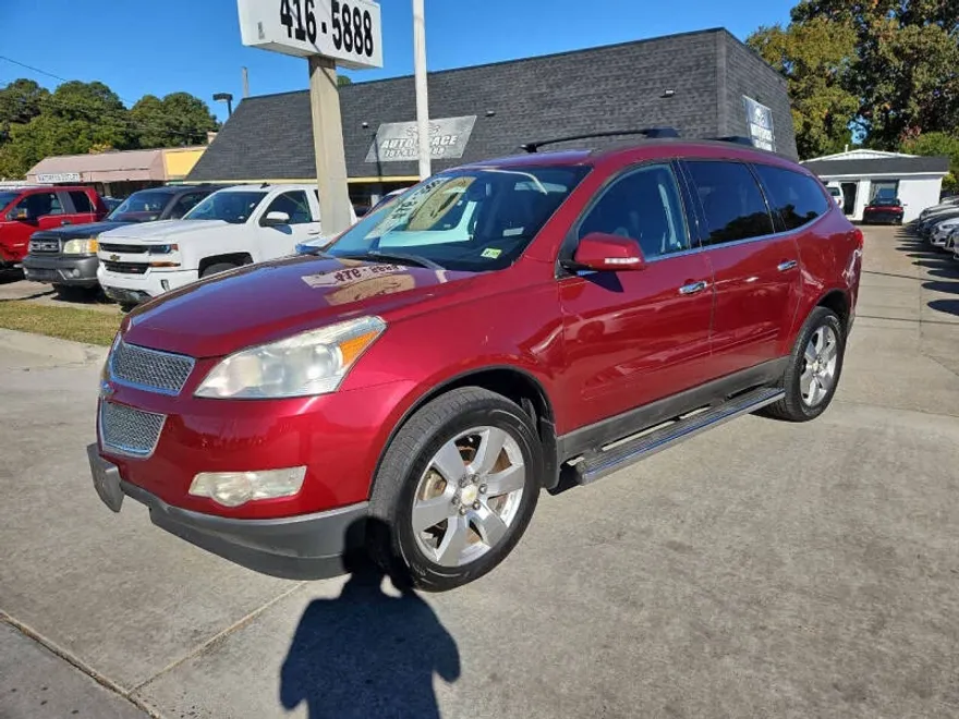 2011 Chevrolet Traverse 1LT photo 1