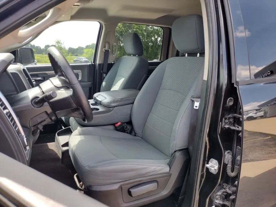 2016 Ram 1500 SLT photo 1