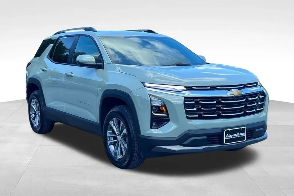 2025 Chevrolet Equinox LT photo 1