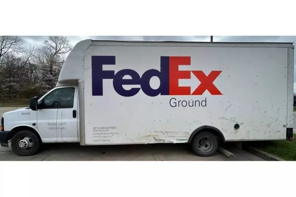 2017 Chevrolet Express Cutaway Van photo 1